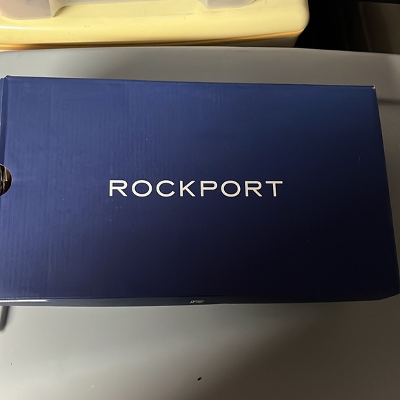 Rockport, men’s brown Eureka shoe
Size 10
New in box - Picture 10 of 10